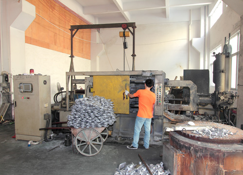 和佳庭-工人生產(chǎn)車(chē)間